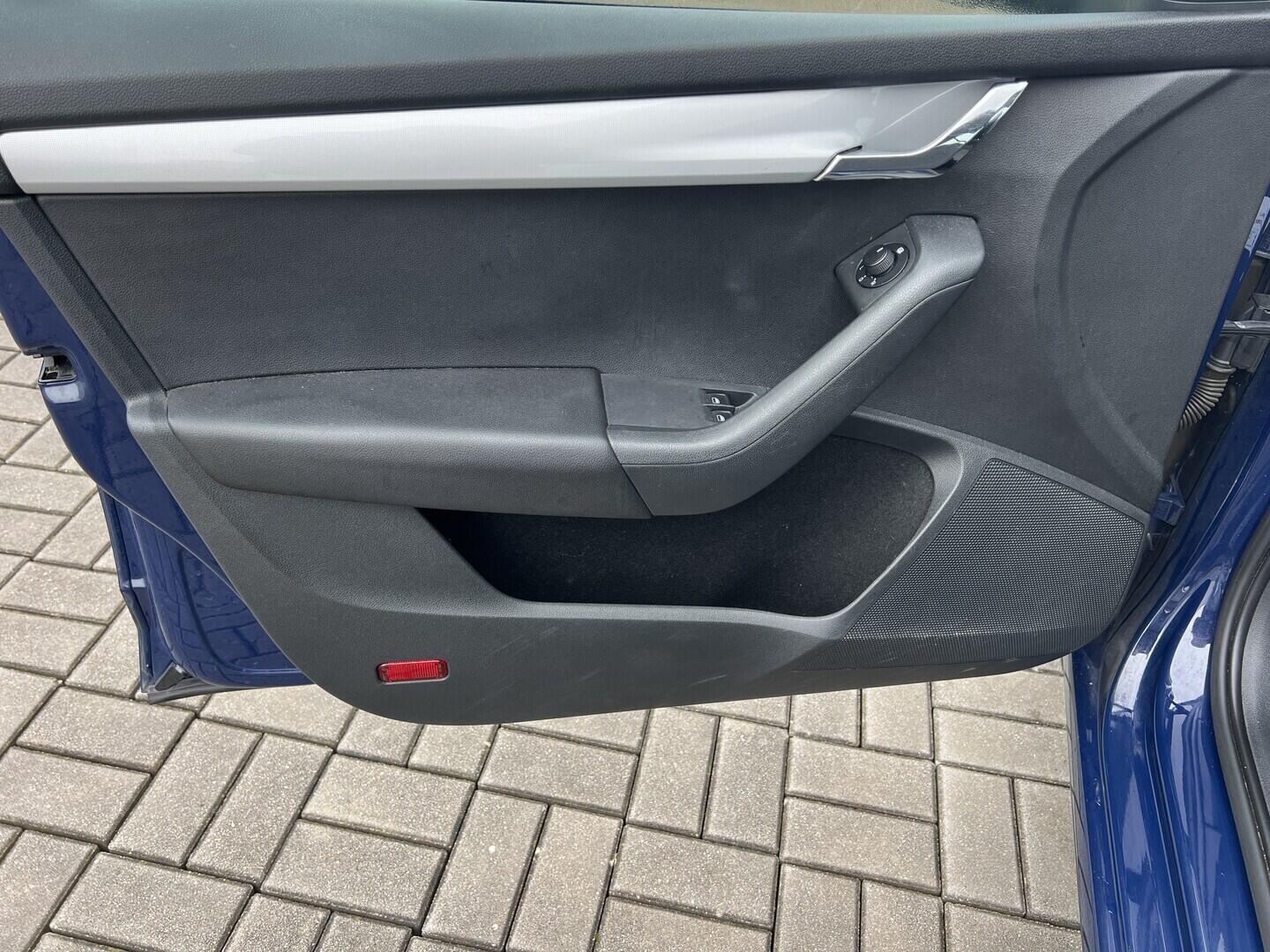 O119V07134_20.webp_OCTAVIA Ambition Fresh 1.2 TSI 77 kW manuál