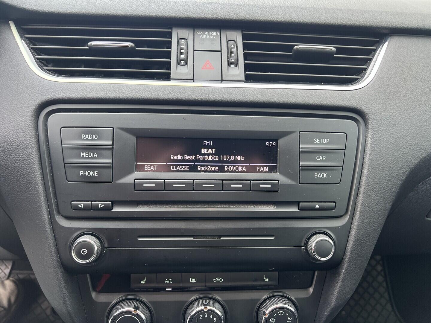 O119V07134_25.webp_OCTAVIA Ambition Fresh 1.2 TSI 77 kW manuál