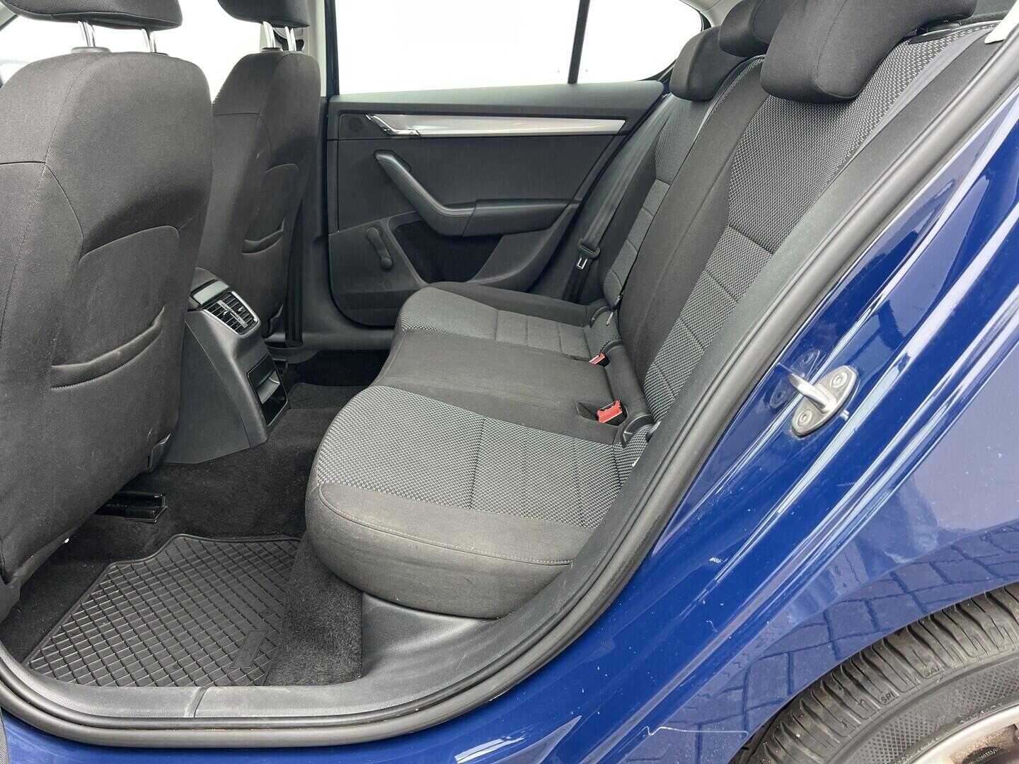 O119V07134_32.webp_OCTAVIA Ambition Fresh 1.2 TSI 77 kW manuál