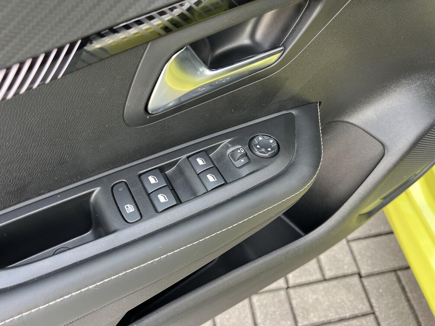 O119V07137_22.webp_208 Allure 1.2 PureTech 74 kW manuál