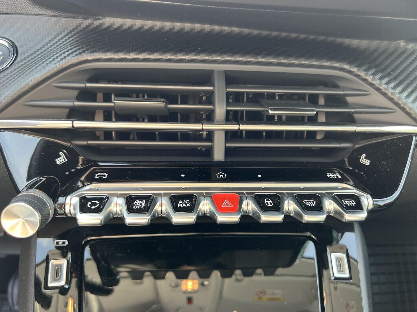 O119V07137_34.webp_208 Allure 1.2 PureTech 74 kW manuál