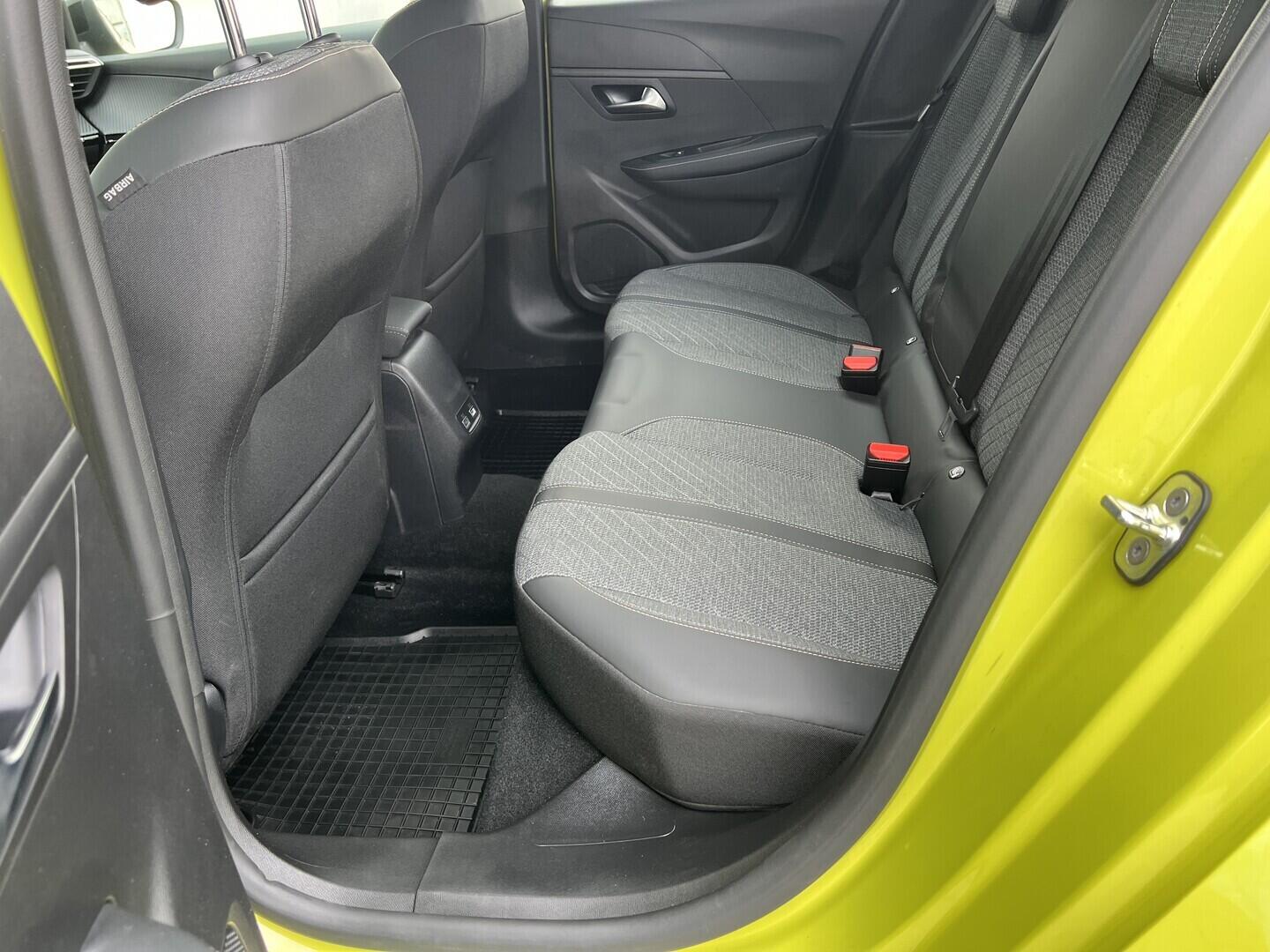 O119V07137_37.webp_208 Allure 1.2 PureTech 74 kW manuál