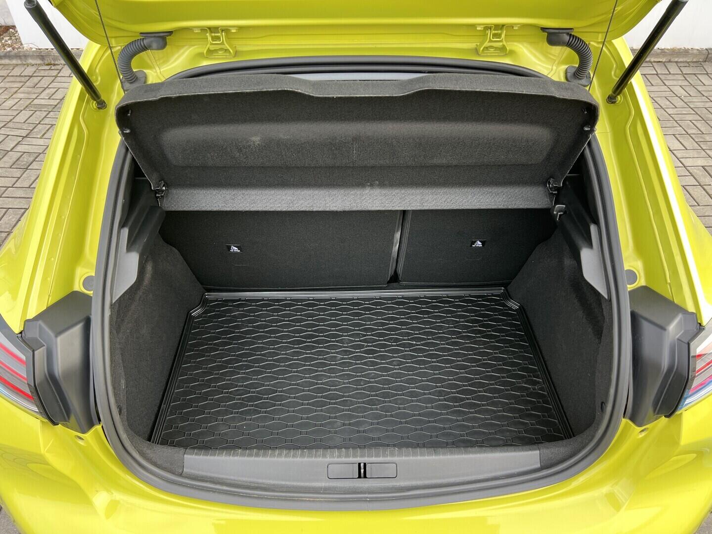 O119V07137_38.webp_208 Allure 1.2 PureTech 74 kW manuál