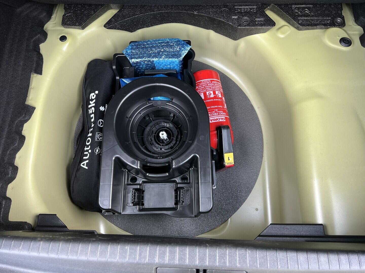 O119V07137_39.webp_208 Allure 1.2 PureTech 74 kW manuál