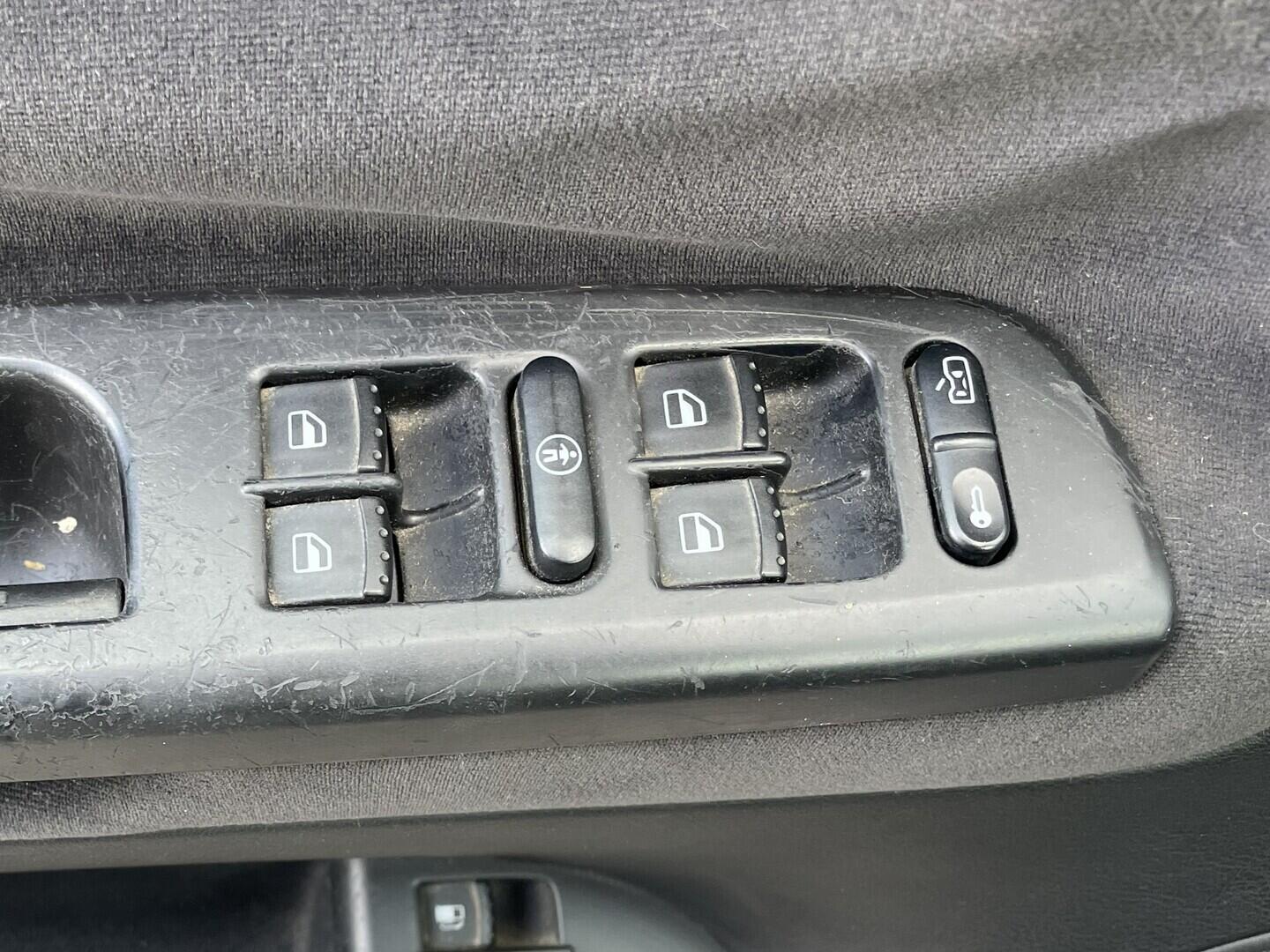 O119V07139_20.webp_PASSAT  1.9 TDI 96 kW manuál
