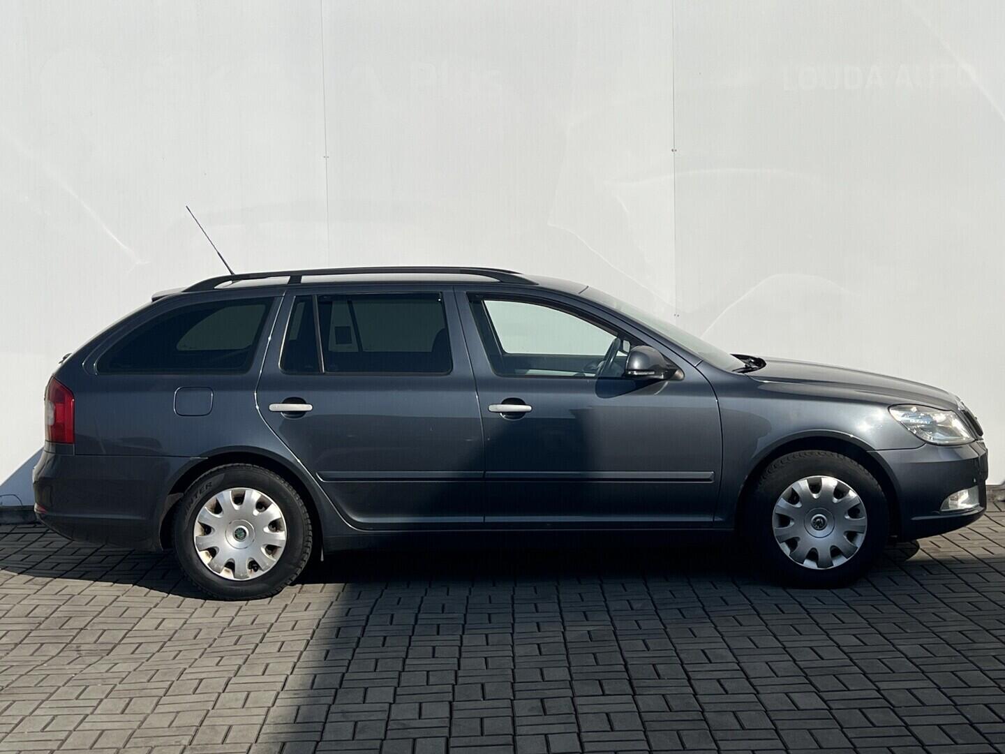 O119V07140_16.webp_OCTAVIA Ambiente 1.6 TDI 77 kW manuál