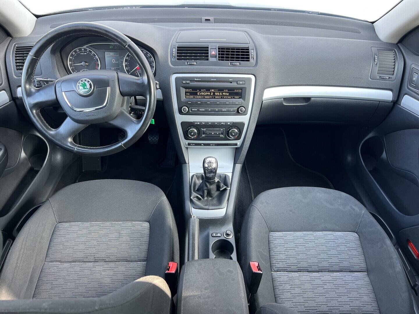 O119V07140_18.webp_OCTAVIA Ambiente 1.6 TDI 77 kW manuál