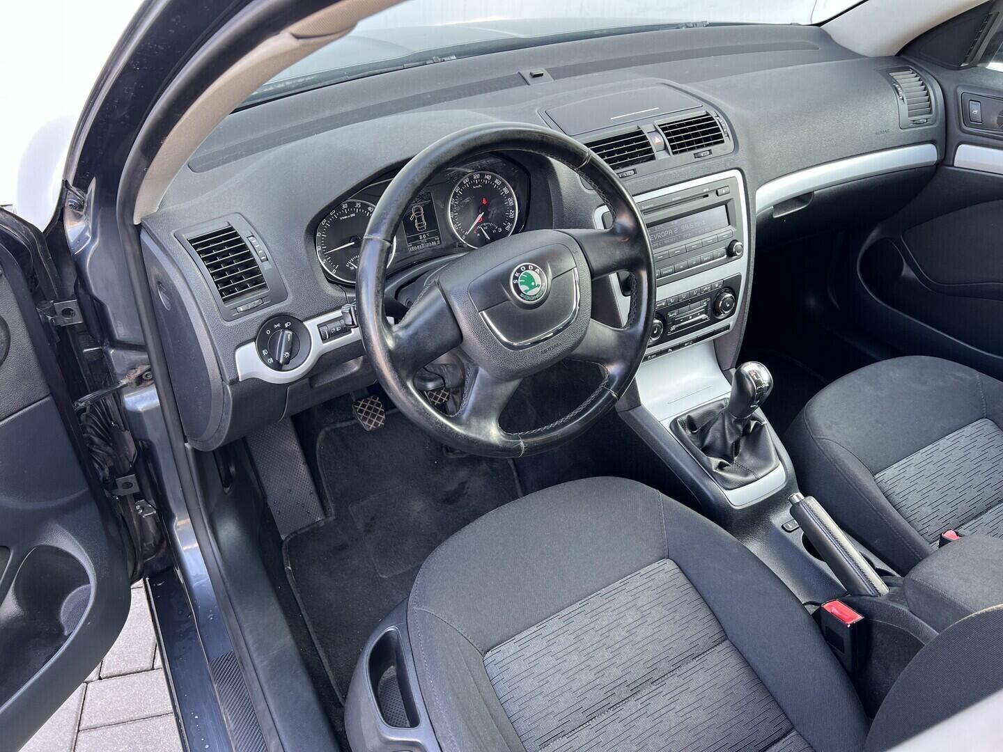 O119V07140_19.webp_OCTAVIA Ambiente 1.6 TDI 77 kW manuál