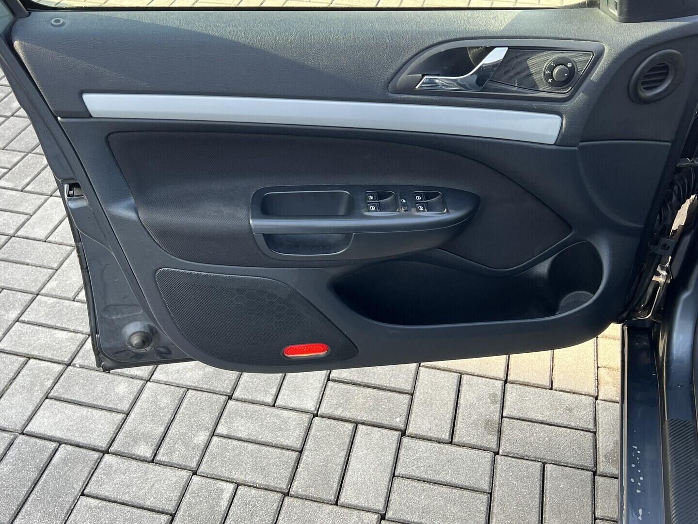 O119V07140_20.webp_OCTAVIA Ambiente 1.6 TDI 77 kW manuál