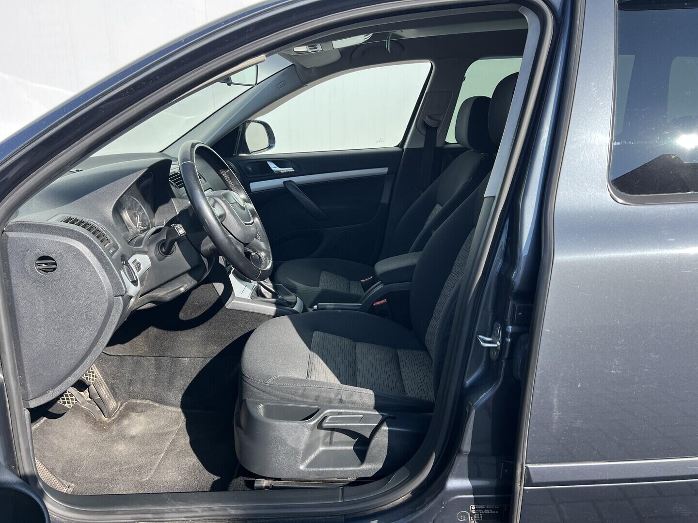 O119V07140_21.webp_OCTAVIA Ambiente 1.6 TDI 77 kW manuál