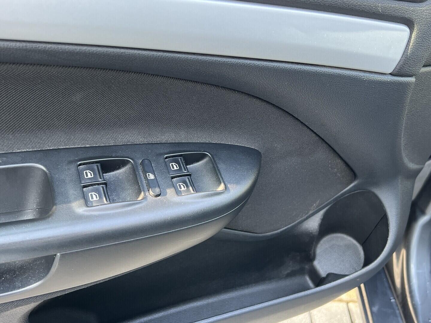 O119V07140_22.webp_OCTAVIA Ambiente 1.6 TDI 77 kW manuál