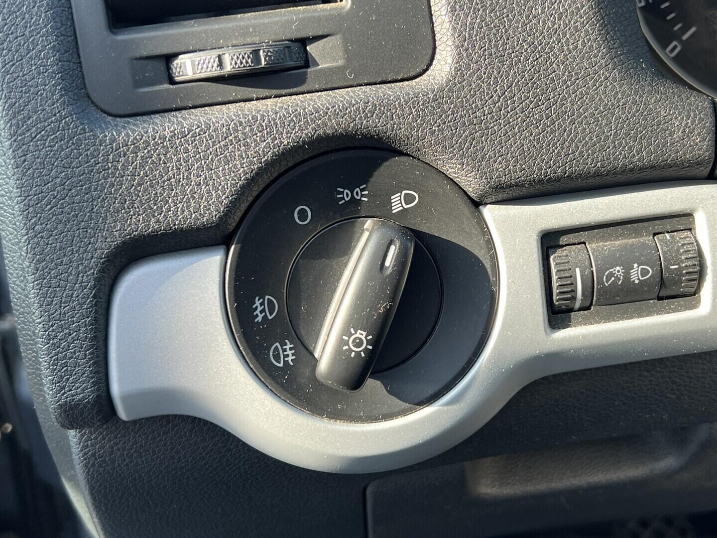 O119V07140_23.webp_OCTAVIA Ambiente 1.6 TDI 77 kW manuál