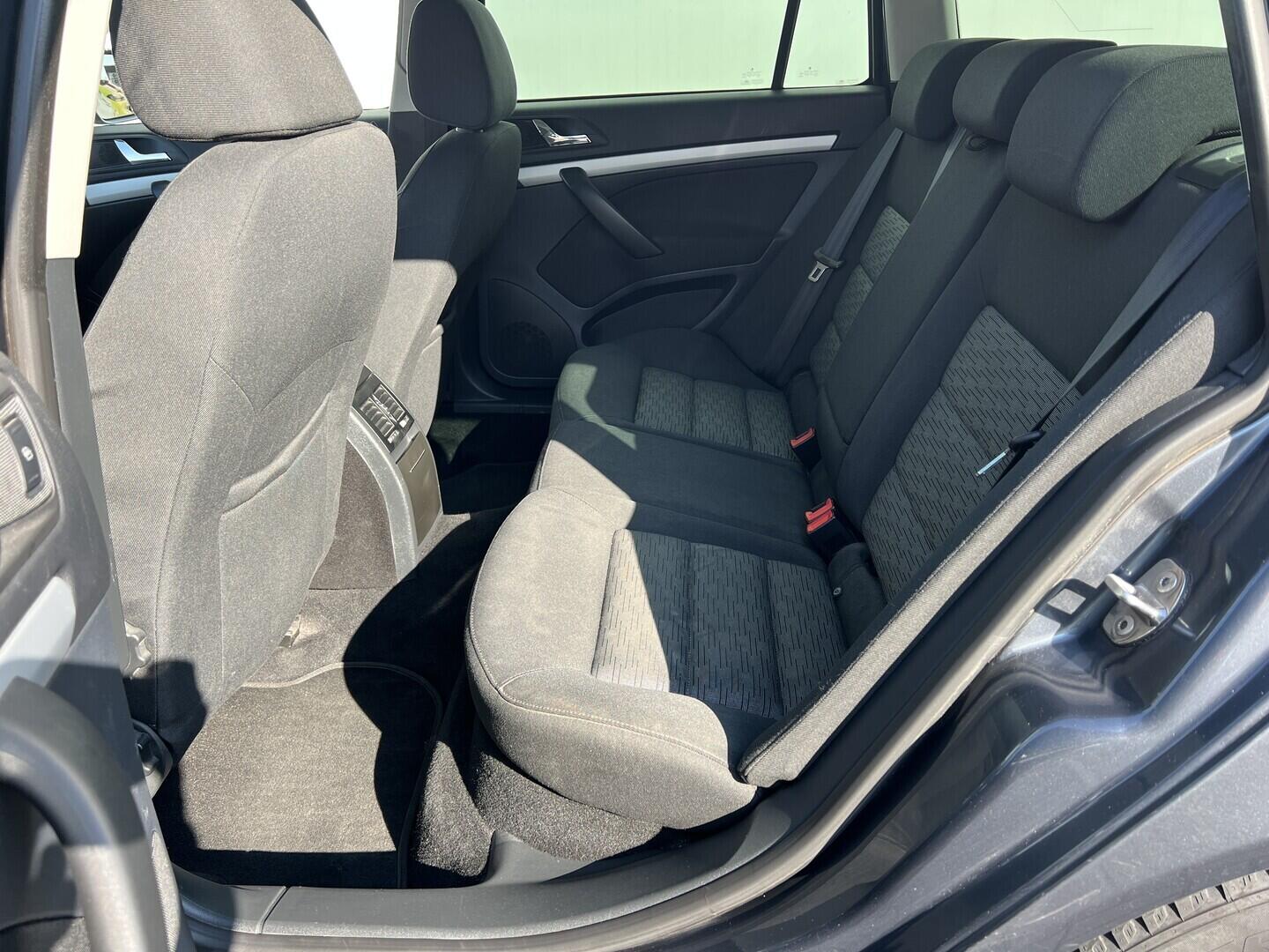 O119V07140_33.webp_OCTAVIA Ambiente 1.6 TDI 77 kW manuál