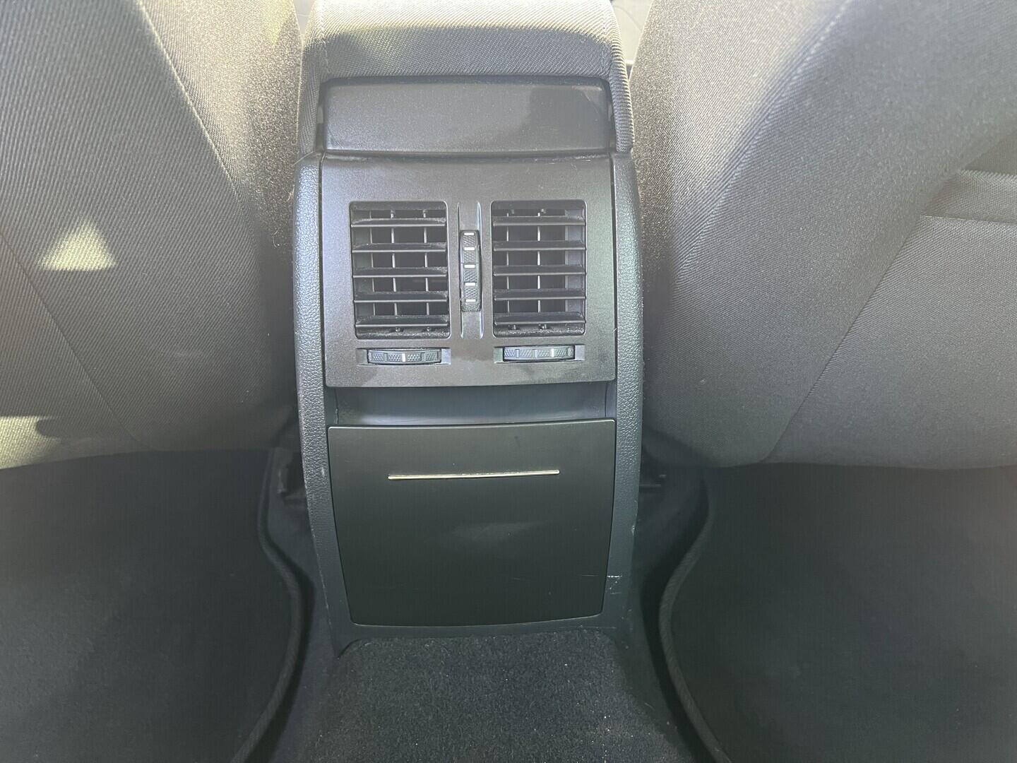 O119V07140_34.webp_OCTAVIA Ambiente 1.6 TDI 77 kW manuál