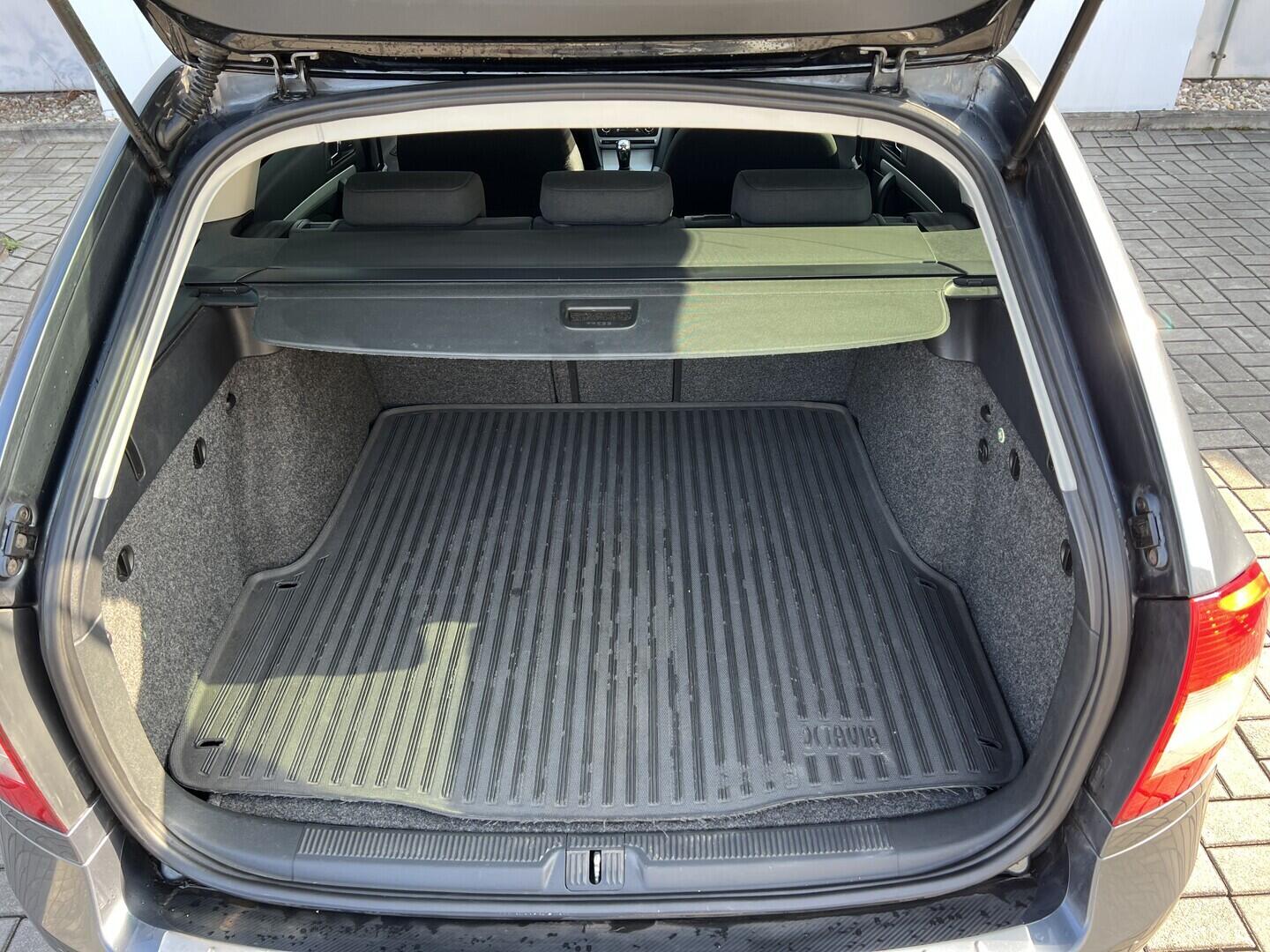 O119V07140_35.webp_OCTAVIA Ambiente 1.6 TDI 77 kW manuál