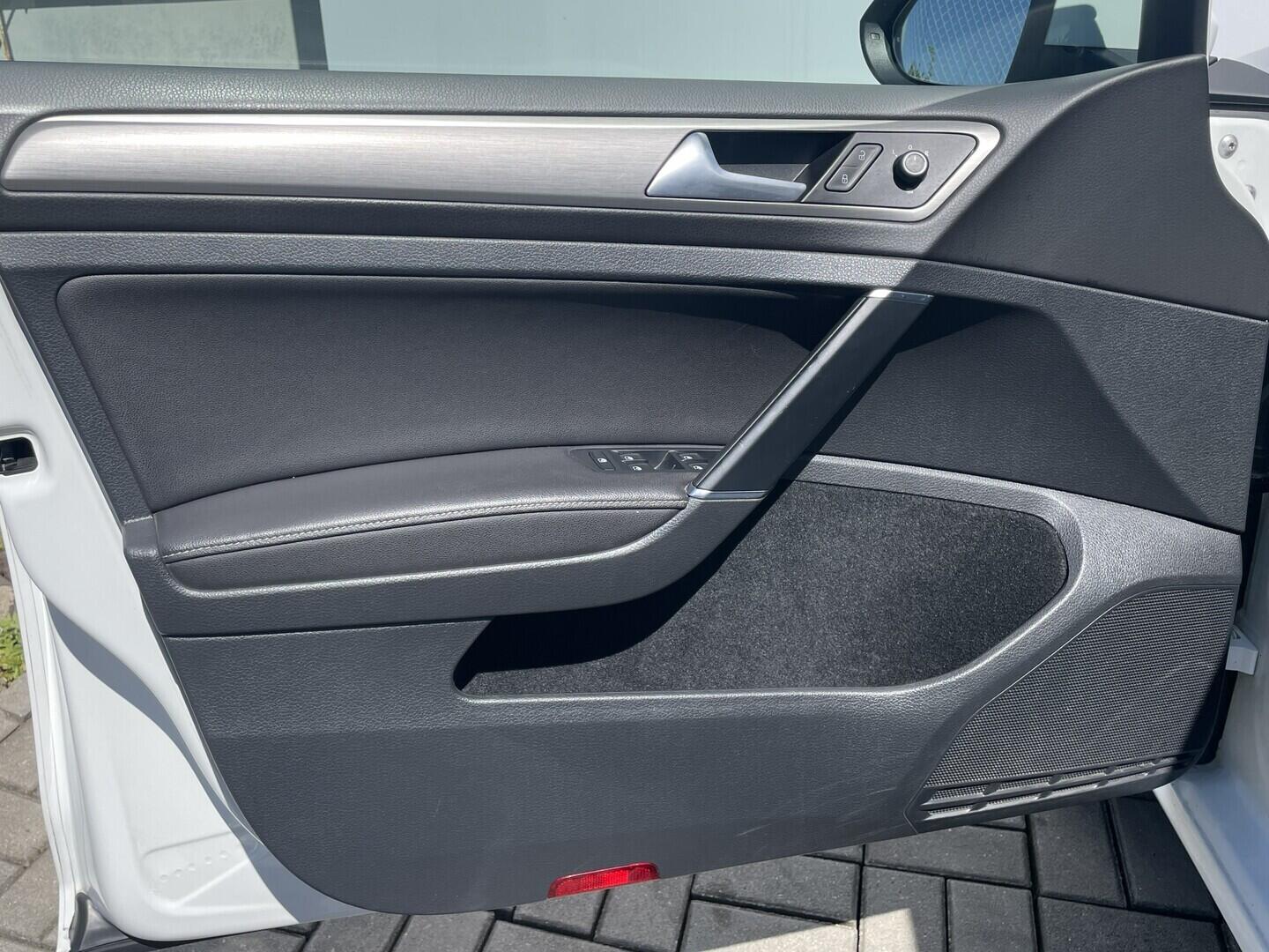 O119V07146_19.webp_GOLF Highline 1.4 TSI 92 kW manuál, DPH