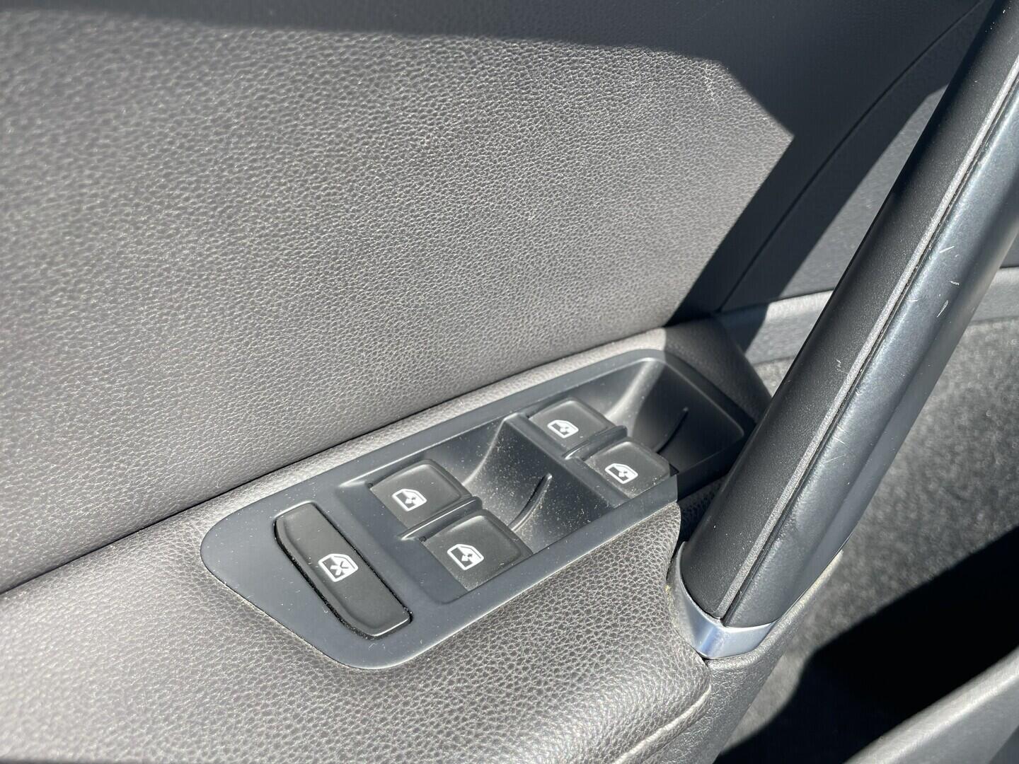 O119V07146_20.webp_GOLF Highline 1.4 TSI 92 kW manuál, DPH