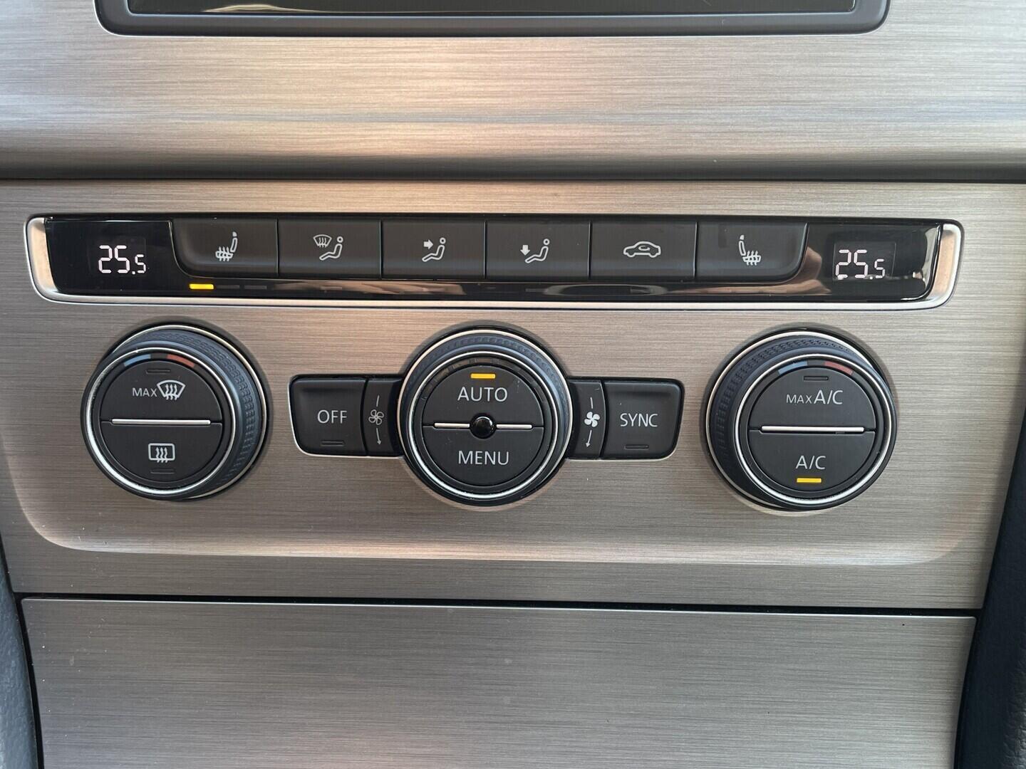 O119V07146_28.webp_GOLF Highline 1.4 TSI 92 kW manuál, DPH