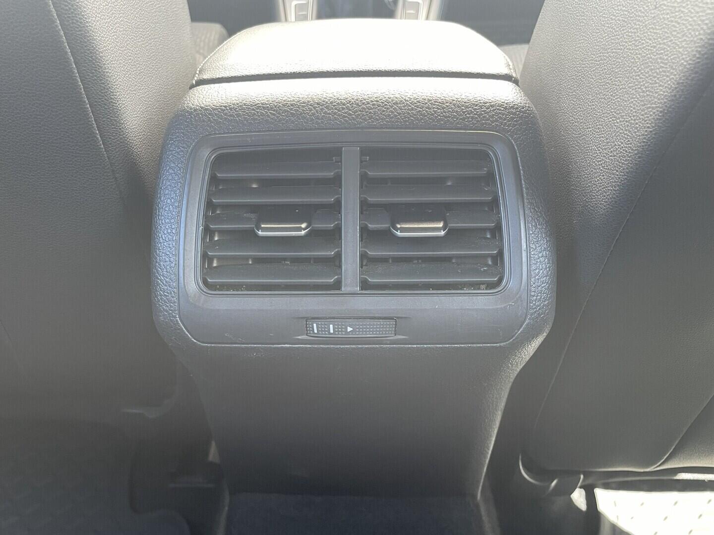 O119V07146_32.webp_GOLF Highline 1.4 TSI 92 kW manuál, DPH