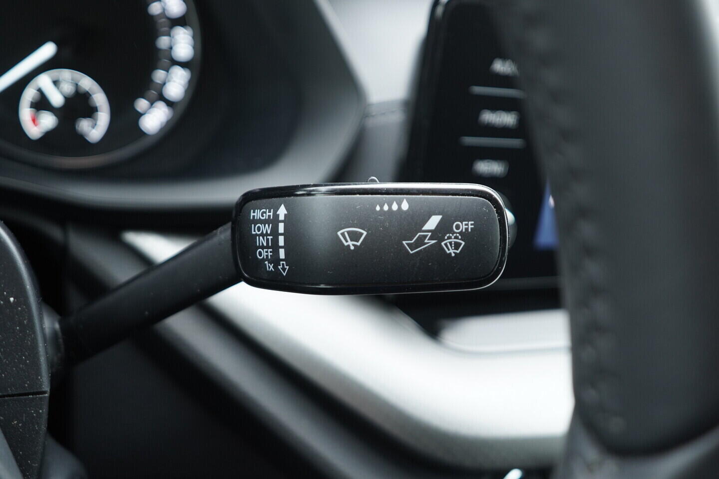 O119V07156_24.webp_OCTAVIA Ambition 1.5 TSI 110 kW manuál, DPH