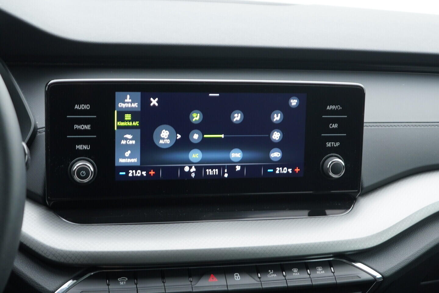 O119V07156_31.webp_OCTAVIA Ambition 1.5 TSI 110 kW manuál, DPH