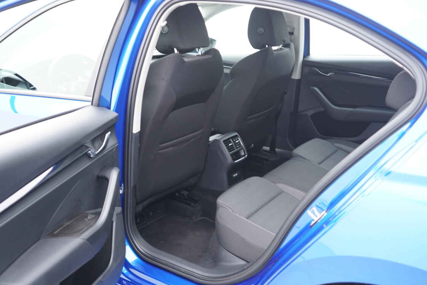 O119V07156_35.webp_OCTAVIA Ambition 1.5 TSI 110 kW manuál, DPH