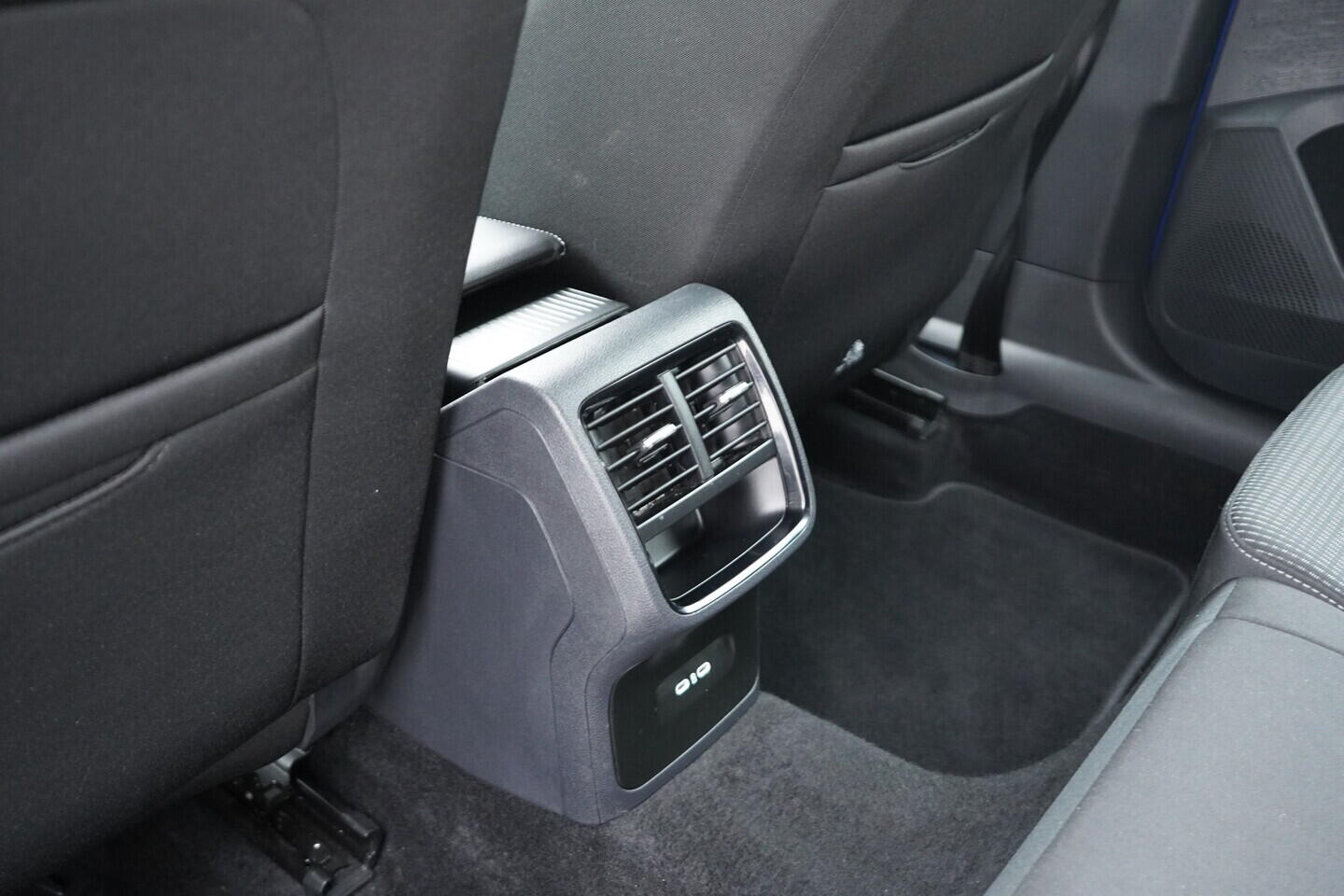 O119V07156_36.webp_OCTAVIA Ambition 1.5 TSI 110 kW manuál, DPH