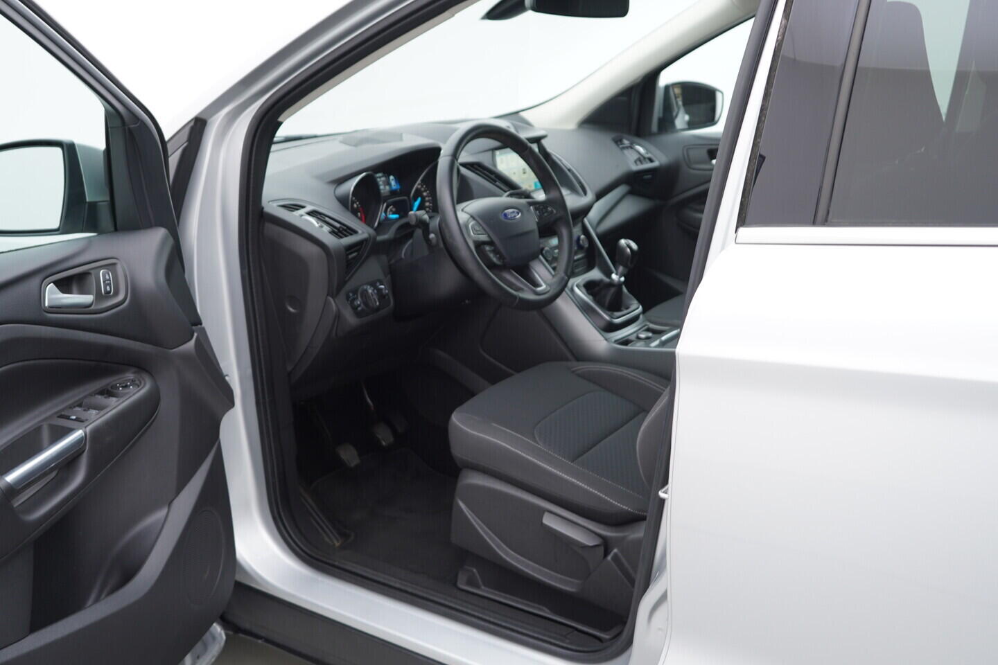 O119V07162_18.webp_KUGA Cool a Connect 1.5  110 kW manuál