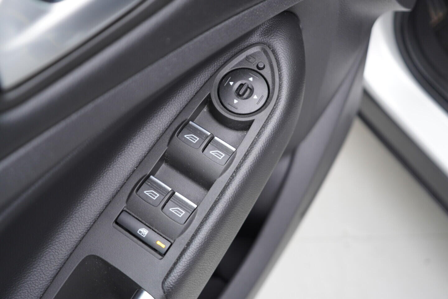 O119V07162_20.webp_KUGA Cool a Connect 1.5  110 kW manuál