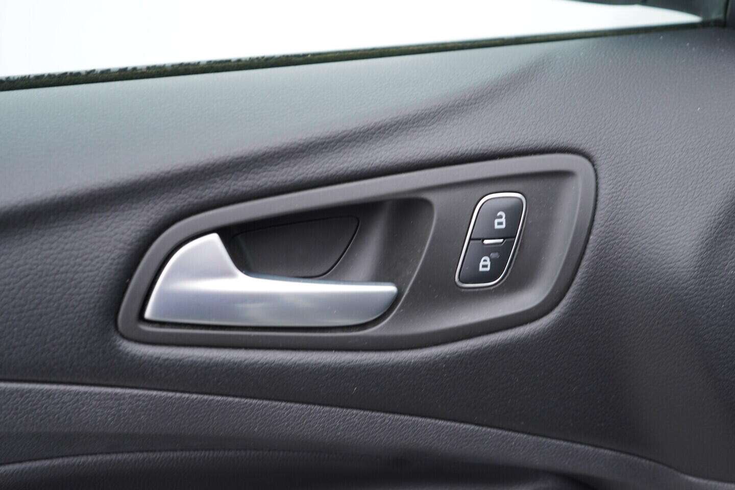 O119V07162_21.webp_KUGA Cool a Connect 1.5  110 kW manuál