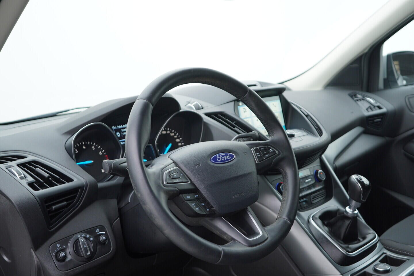 O119V07162_22.webp_KUGA Cool a Connect 1.5  110 kW manuál