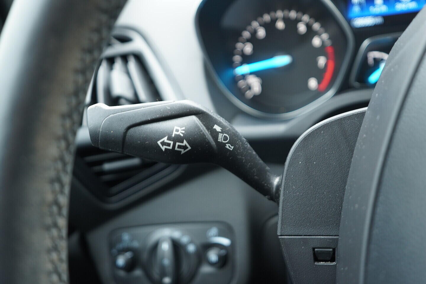 O119V07162_24.webp_KUGA Cool a Connect 1.5  110 kW manuál