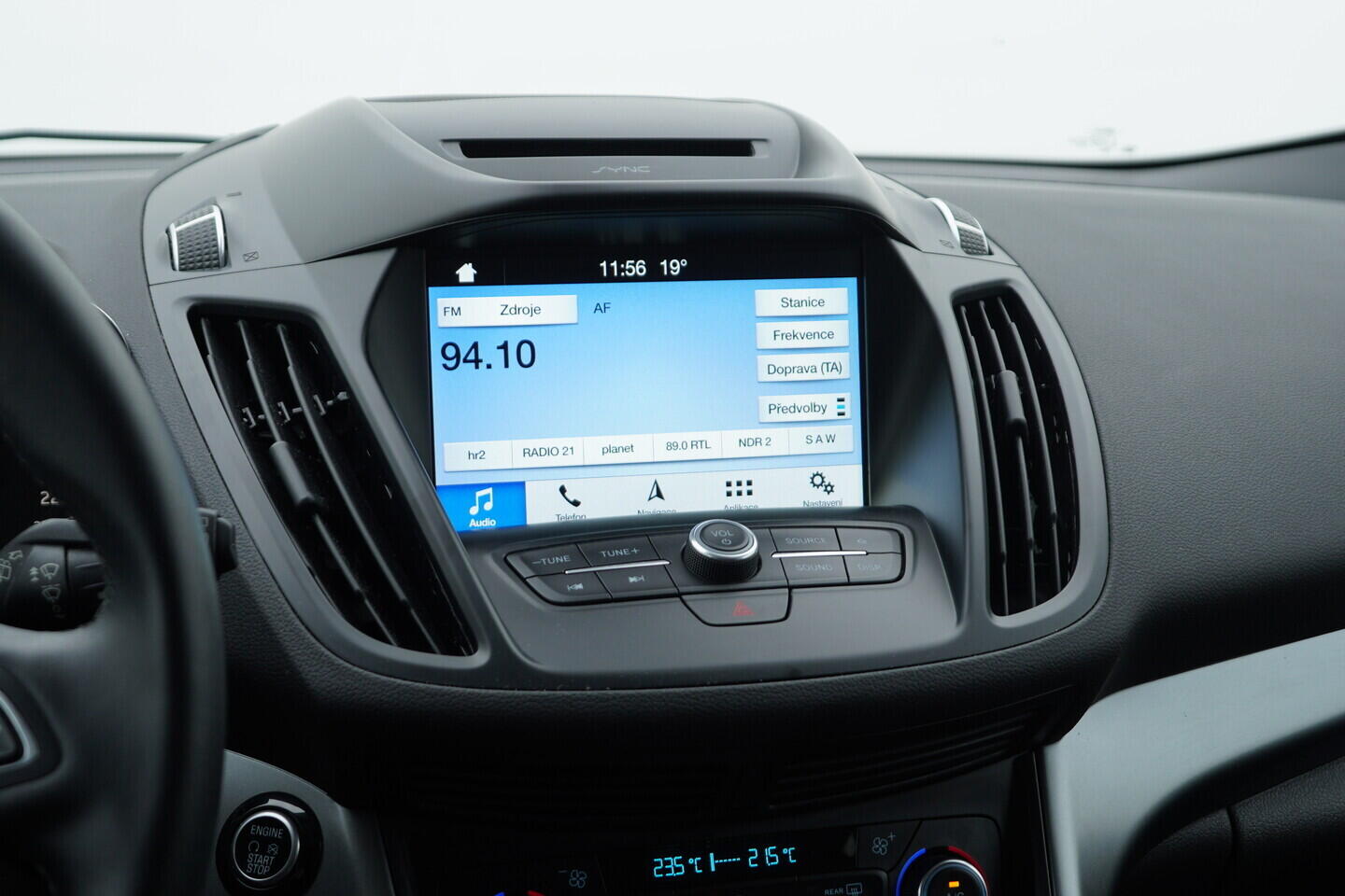 O119V07162_28.webp_KUGA Cool a Connect 1.5  110 kW manuál