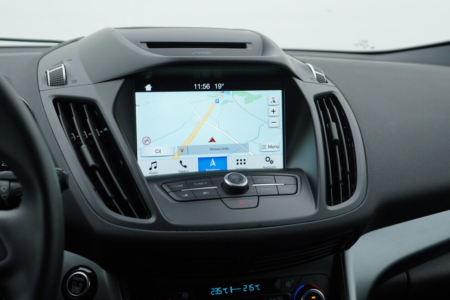 O119V07162_30.webp_KUGA Cool a Connect 1.5  110 kW manuál