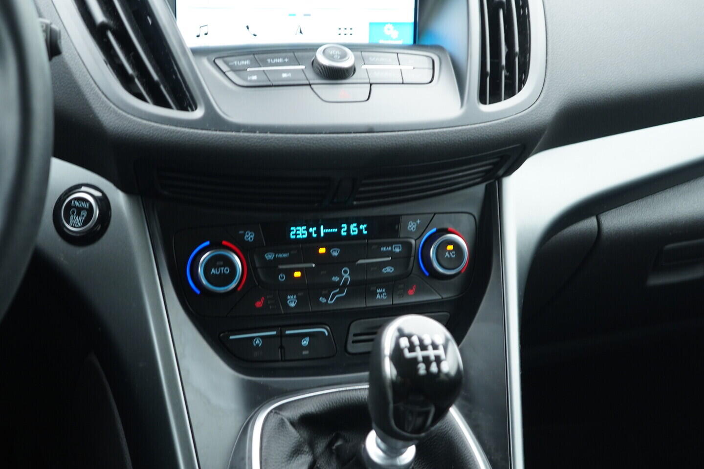 O119V07162_31.webp_KUGA Cool a Connect 1.5  110 kW manuál