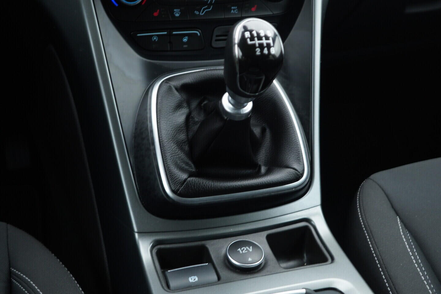 O119V07162_32.webp_KUGA Cool a Connect 1.5  110 kW manuál