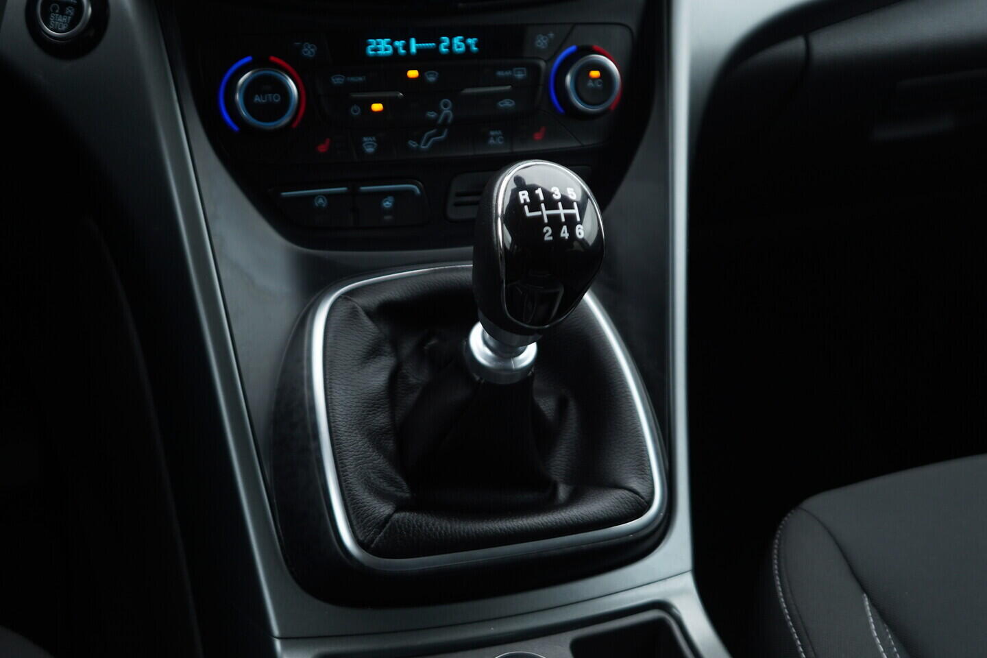 O119V07162_33.webp_KUGA Cool a Connect 1.5  110 kW manuál