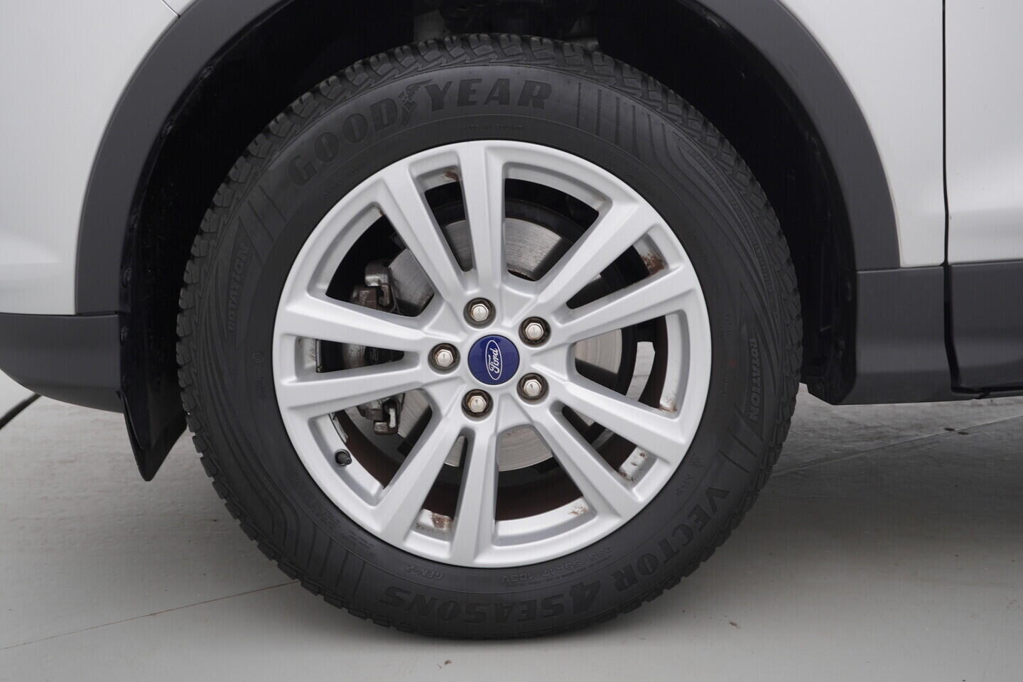 O119V07162_39.webp_KUGA Cool a Connect 1.5  110 kW manuál