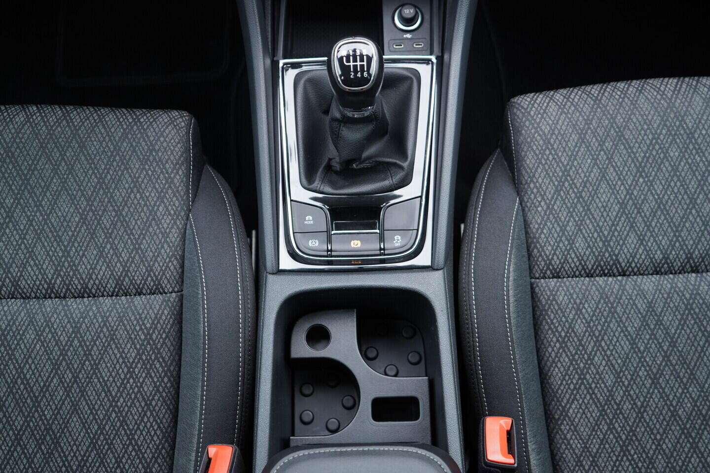 O119V07163_32.webp_KAROQ Style 2.0 TDI 85 kW manuál, DPH