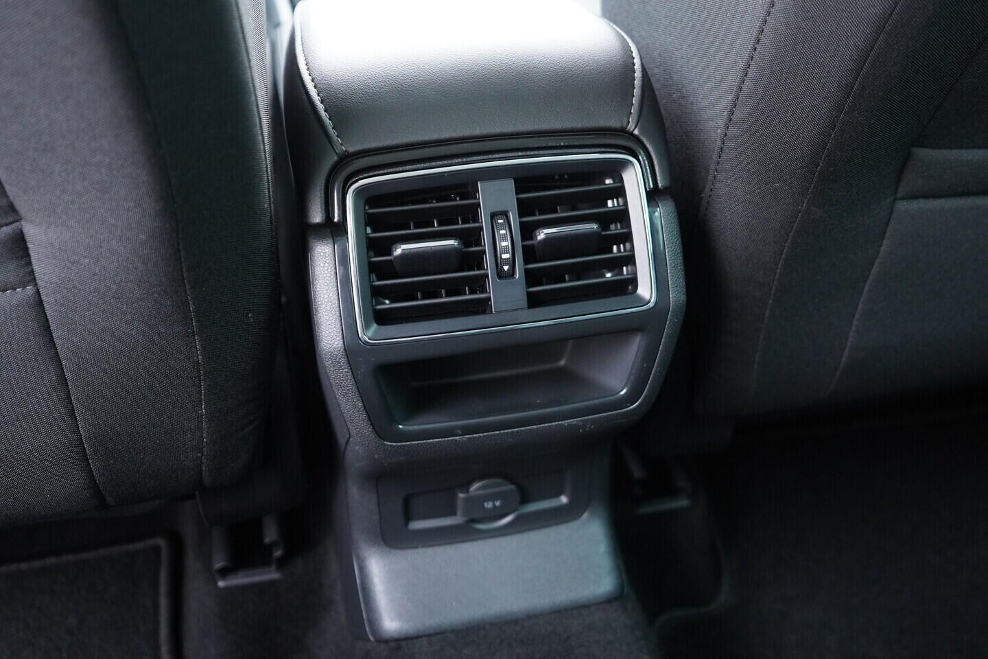 O119V07163_35.webp_KAROQ Style 2.0 TDI 85 kW manuál, DPH