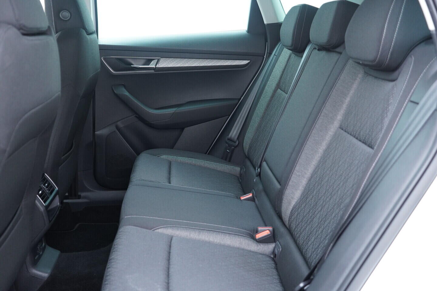 O119V07163_36.webp_KAROQ Style 2.0 TDI 85 kW manuál, DPH