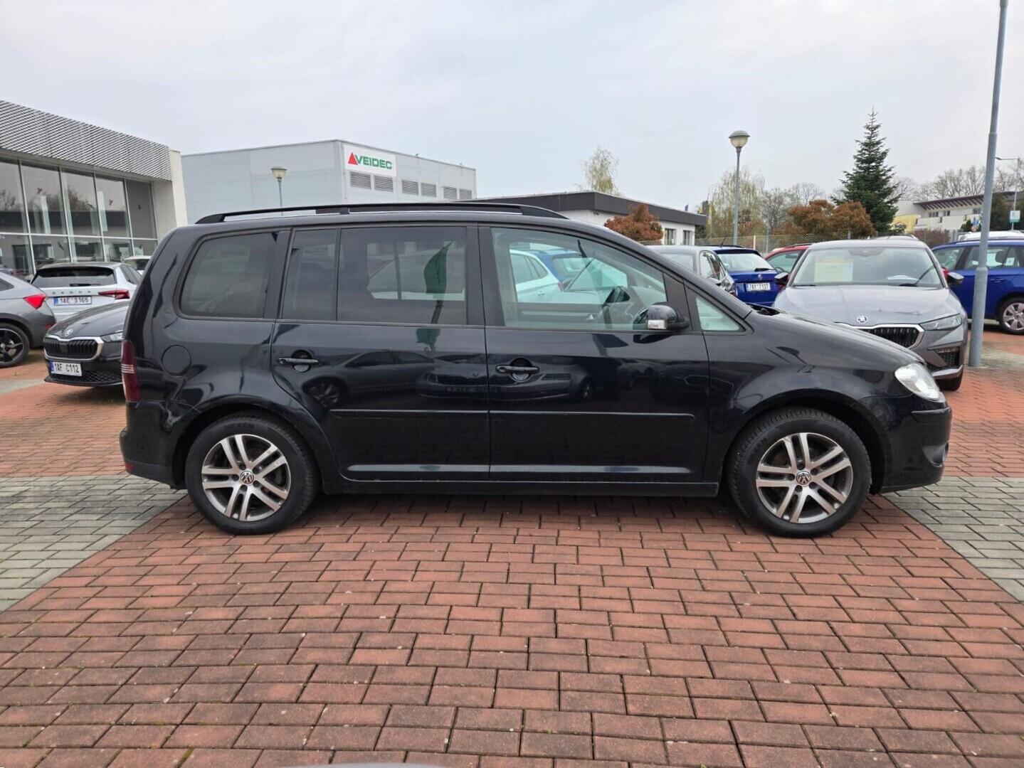 O119V07166_12.webp_TOURAN  2.0  80 kW manuál