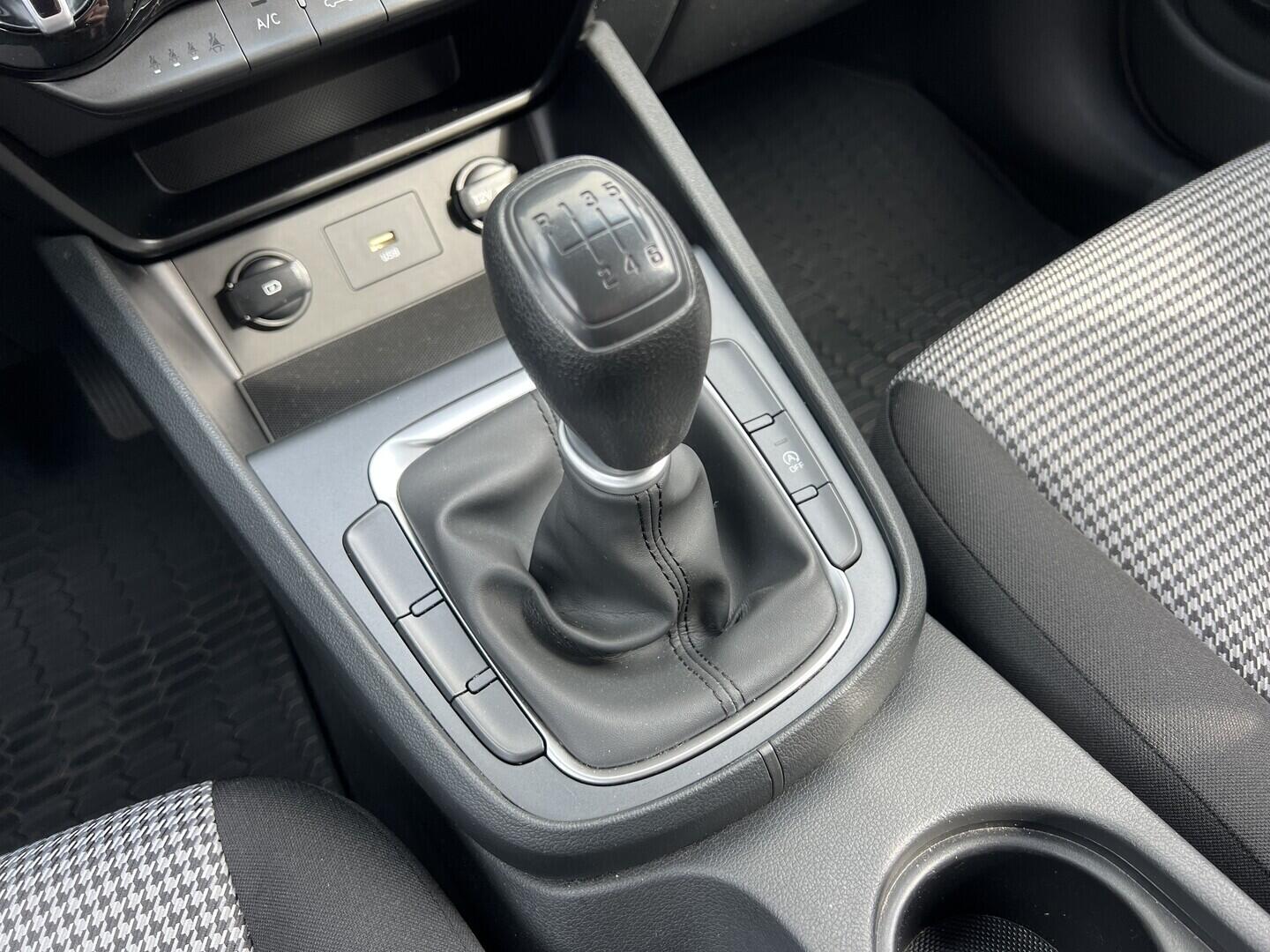 O119V07167_29.webp_KONA Start 1.0 T-GDI 88 kW manuál