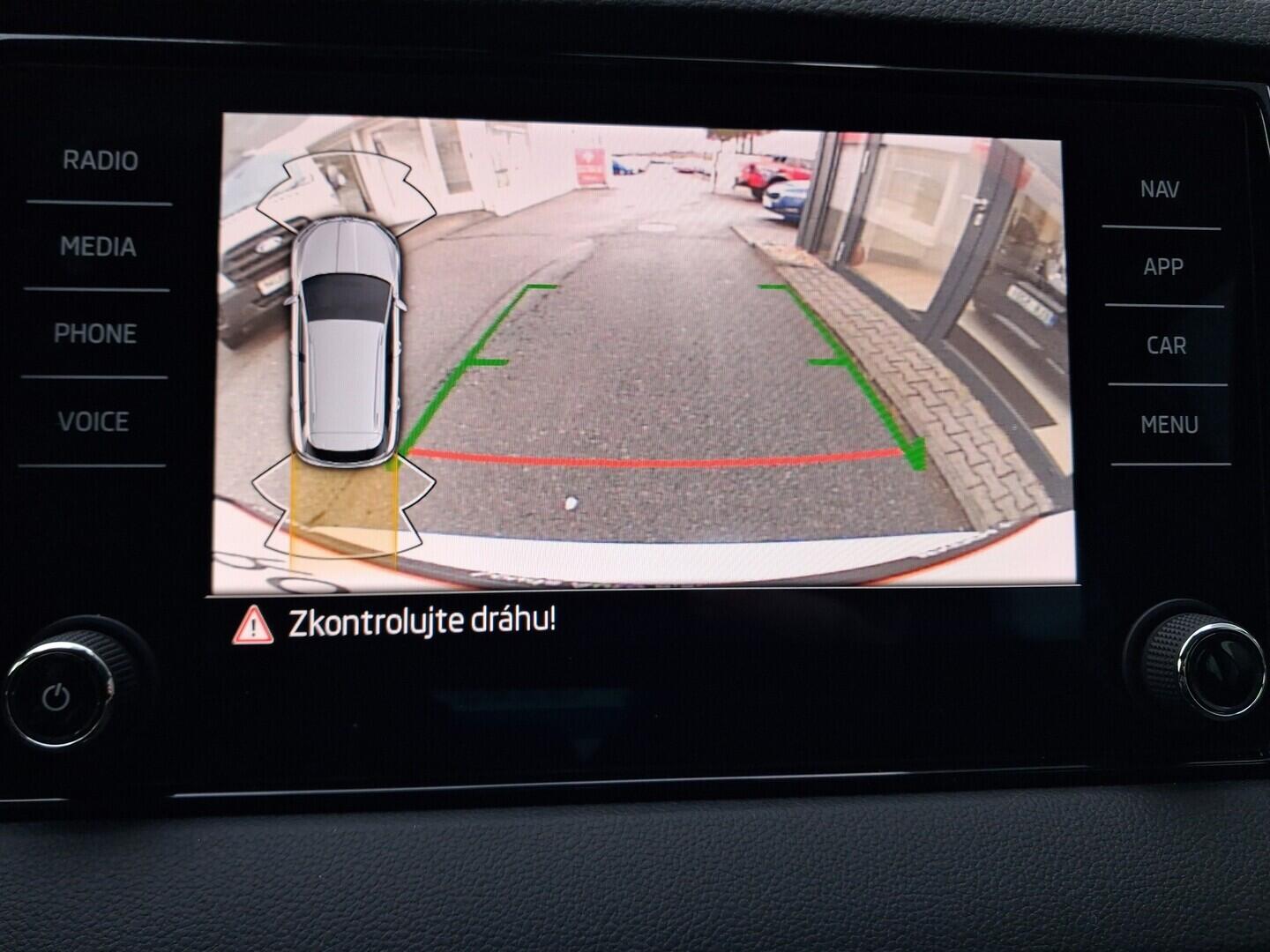 O119V07169_26.webp_KAROQ Style Plus 1.5 TSI 110 kW automat