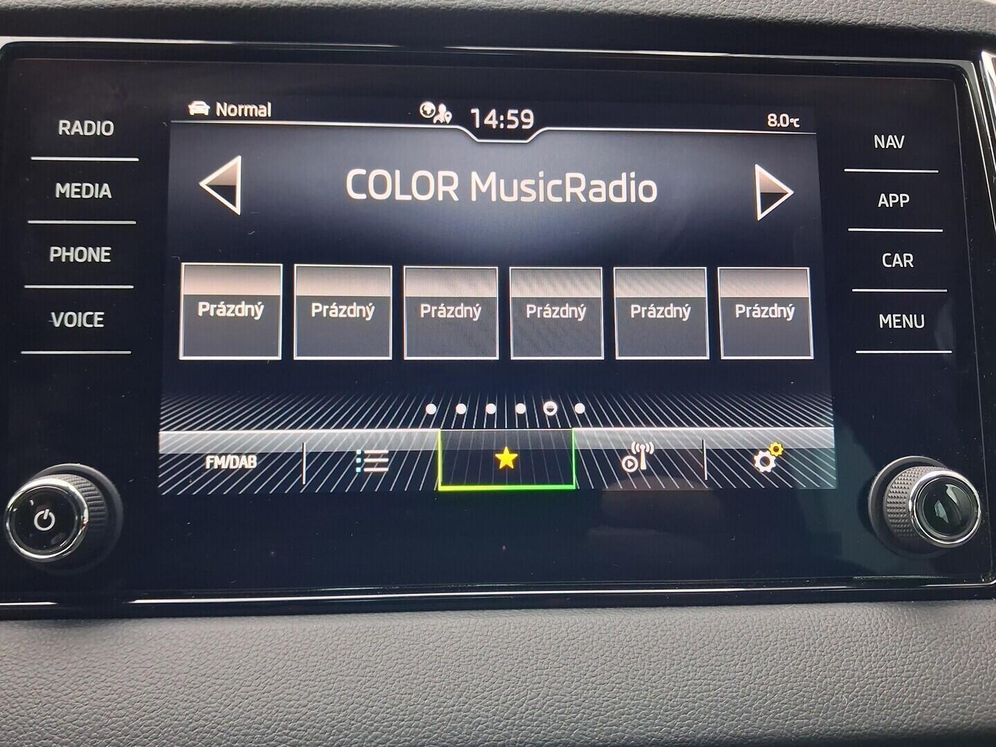 O119V07169_29.webp_KAROQ Style Plus 1.5 TSI 110 kW automat