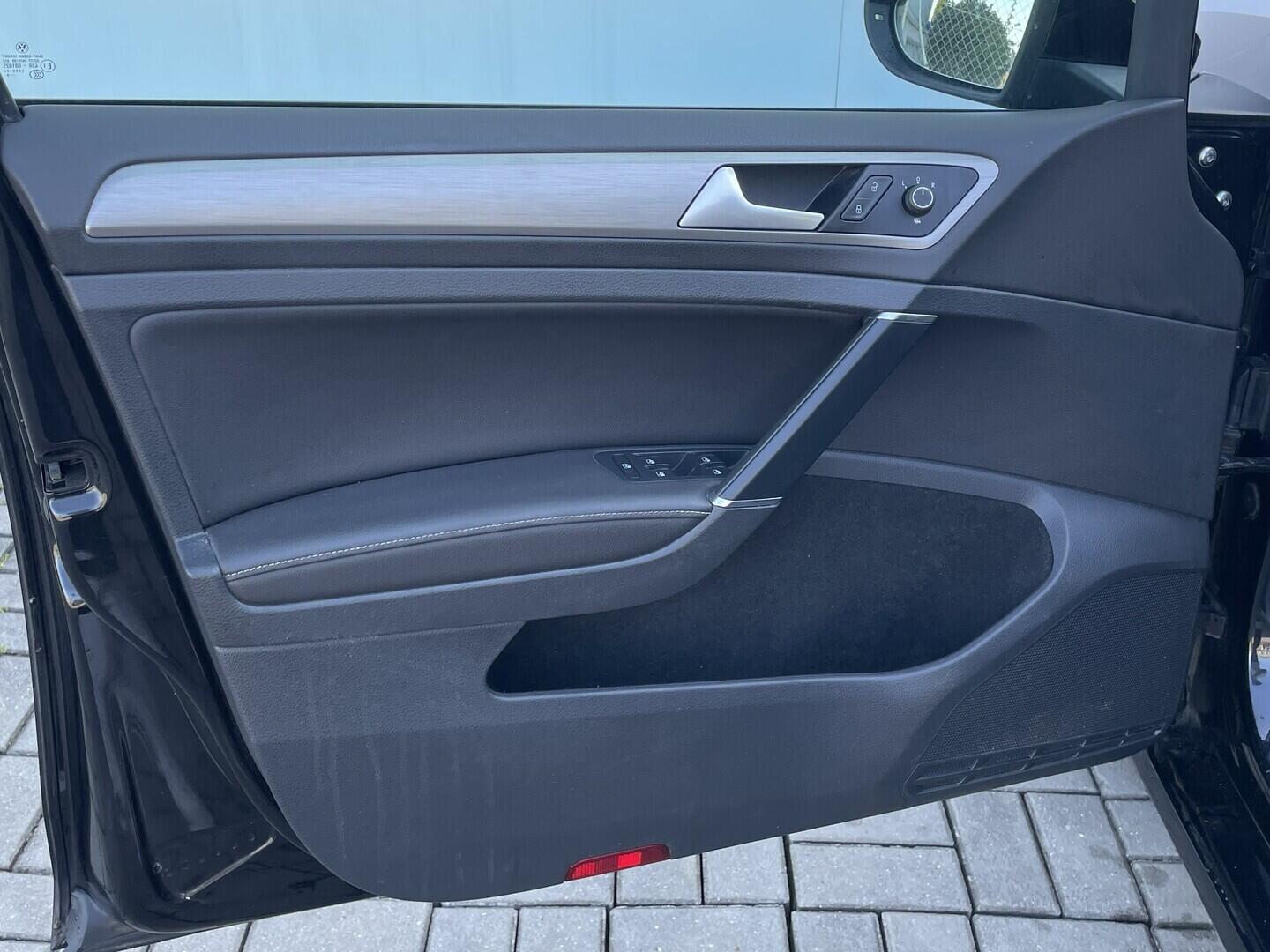 O119V07171_19.webp_GOLF  1.6 TDI 81 kW manuál