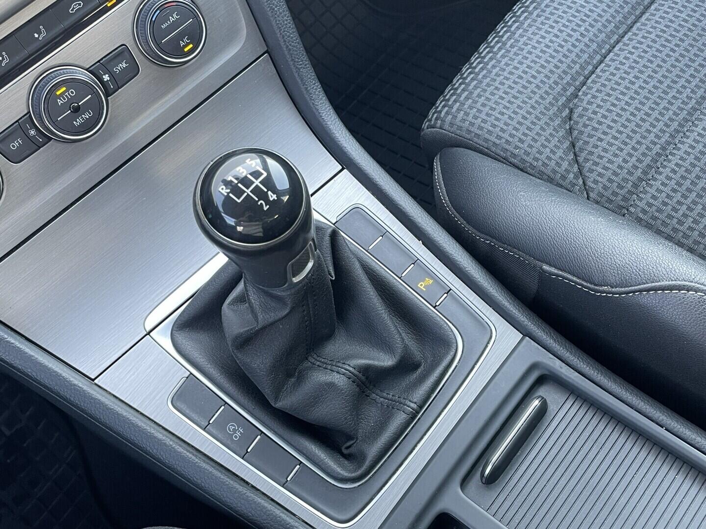 O119V07171_30.webp_GOLF  1.6 TDI 81 kW manuál