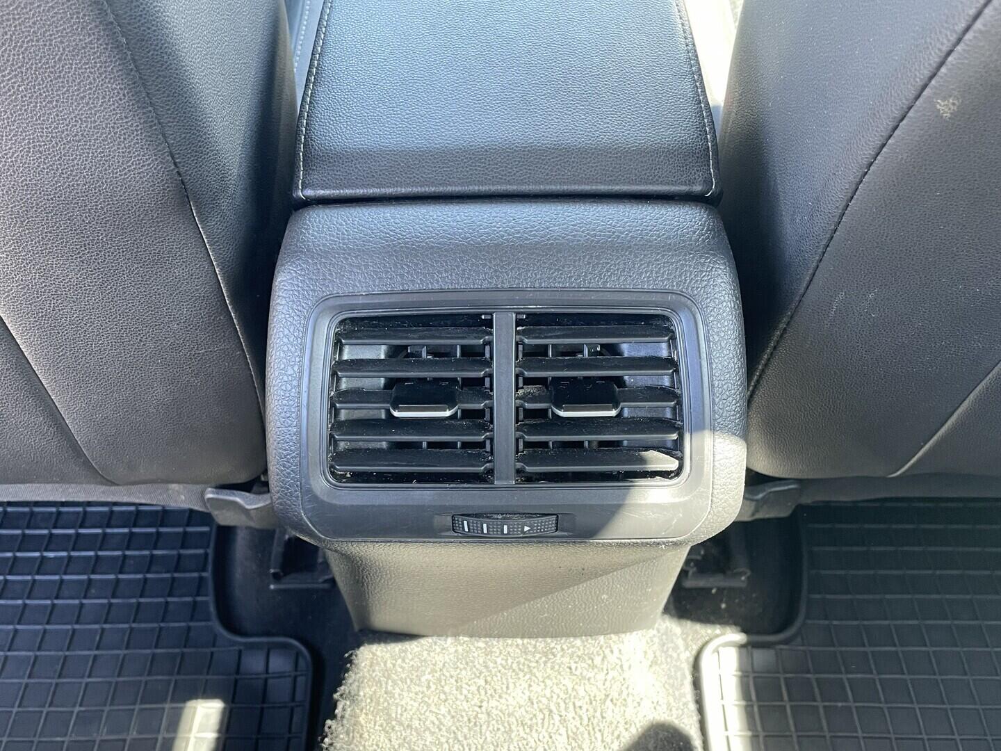 O119V07171_33.webp_GOLF  1.6 TDI 81 kW manuál