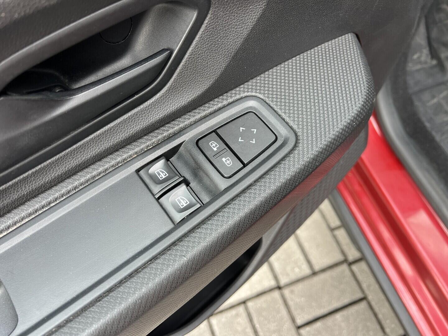 O119V07172_19.webp_SANDERO Stepway 1.0 TCe 67 kW manuál