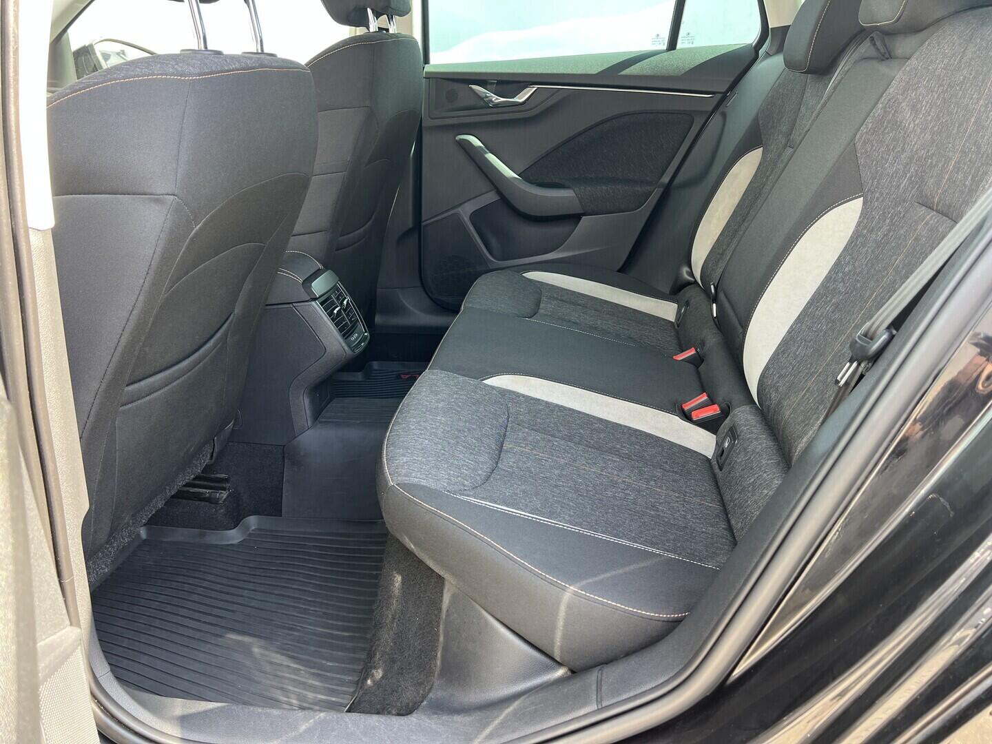 O119V07181_35.webp_SCALA Style Plus 1.6 TDI 85 kW manuál